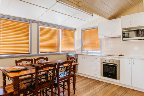 Apple Blossom Cottages - Hotel Accommodation 7
