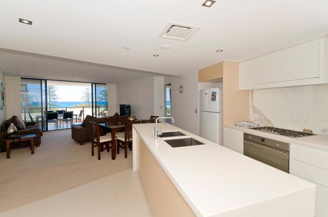 Ambience On Burleigh Beach - Hotel Accommodation 24