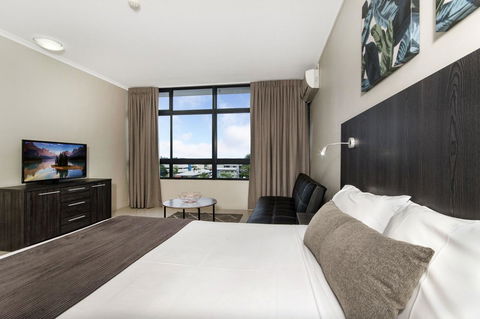 Sunshine Tower Hotel - Hotel Accommodation 9
