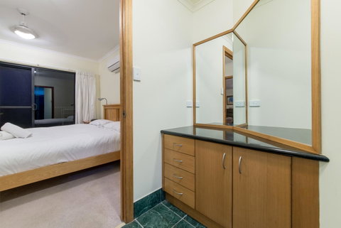Paradise Penthouse At Waves - Airlie Beach - Hotel Accommodation 23