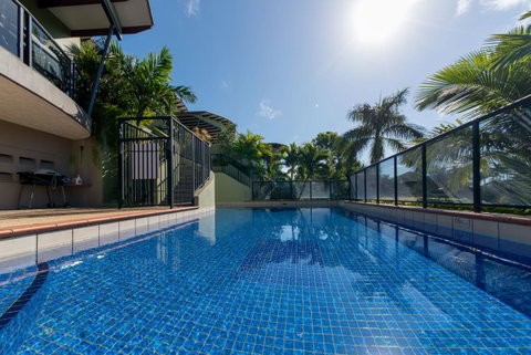 Paradise Penthouse At Waves - Airlie Beach - Hotel Accommodation 1