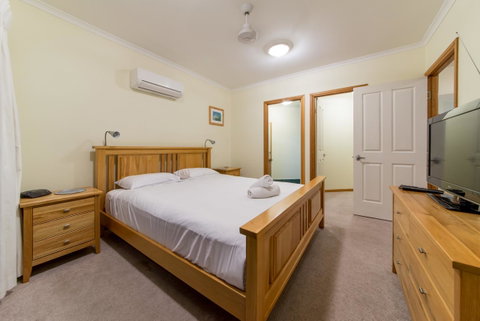 Paradise Penthouse At Waves - Airlie Beach - Hotel Accommodation 12