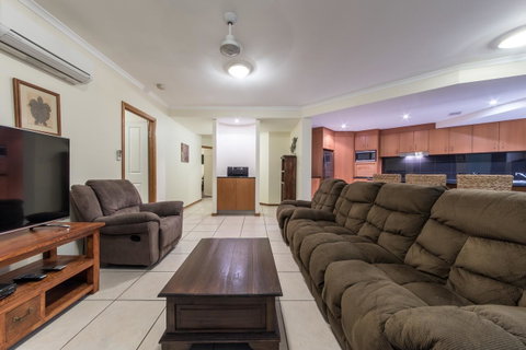 Paradise Penthouse At Waves - Airlie Beach - Hotel Accommodation 8