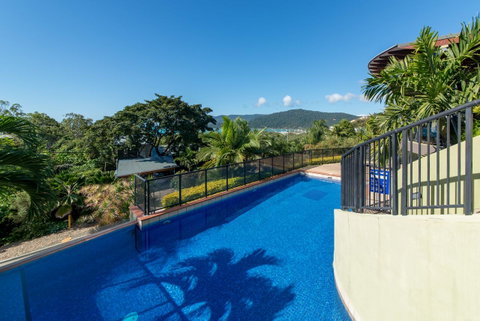 Paradise Penthouse At Waves - Airlie Beach - Hotel Accommodation 0