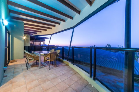Paradise Penthouse At Waves - Airlie Beach - Hotel Accommodation 26