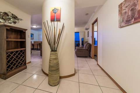 Paradise Penthouse At Waves - Airlie Beach - Hotel Accommodation 19