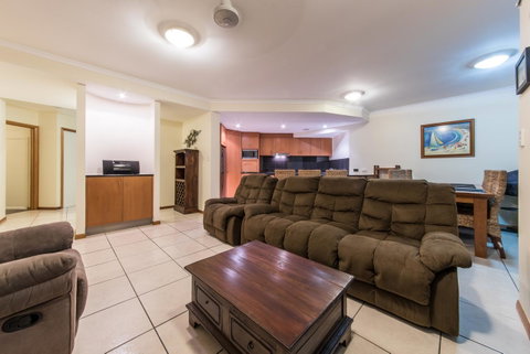 Paradise Penthouse At Waves - Airlie Beach - Hotel Accommodation 7