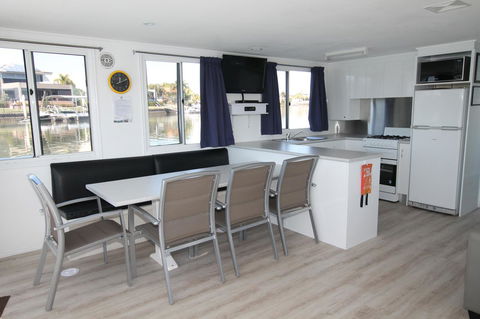 Coomera Houseboats - Hotel Accommodation 16