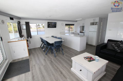 Coomera Houseboats - Hotel Accommodation 8
