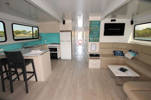 Coomera Houseboats - Hotel Accommodation 9