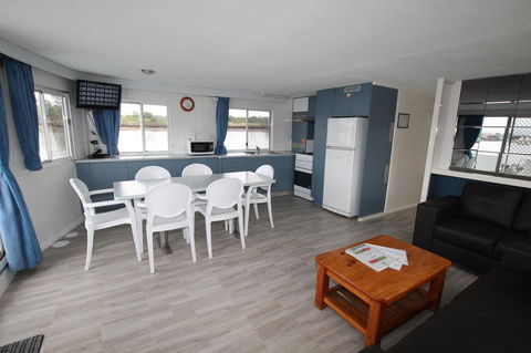 Coomera Houseboats - Hotel Accommodation 5