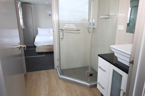 Coomera Houseboats - Hotel Accommodation 23