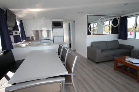 Coomera Houseboats - Hotel Accommodation 15