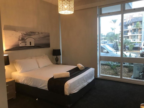 Waters Edge Port Macquarie - Hotel Accommodation 1