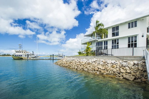Waters Edge Townhouse 2 - Hotel Accommodation 1