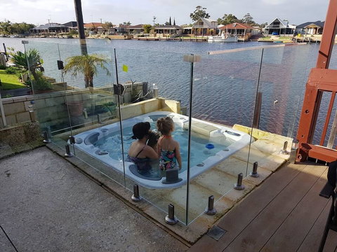 Waterside Resort Style - Hotel Accommodation 3