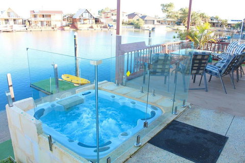 Waterside Resort Style - Hotel Accommodation 0