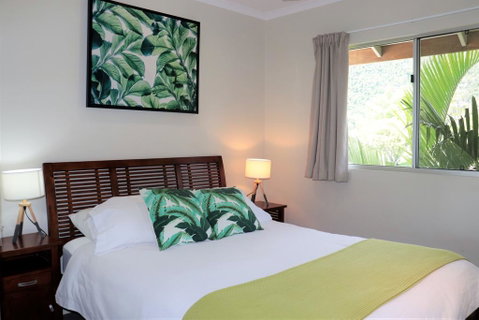 Watersons At Airlie Central Apartments - Hotel Accommodation 2