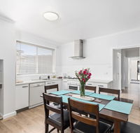 Wattle Grove Villa - Hotel Accommodation