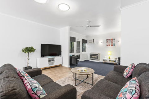 Wattle Grove Villa - Hotel Accommodation 3