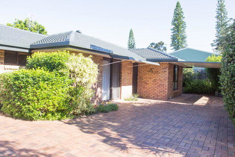 Wellington Parade 1/15a, Shelly Beach, Caloundra - Hotel Accommodation 1