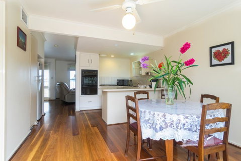 West Lakes Townhouse - Hotel Accommodation 2