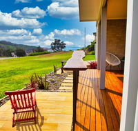 Whale Studio Apartment 1a Ocean Street - Hotel Accommodation