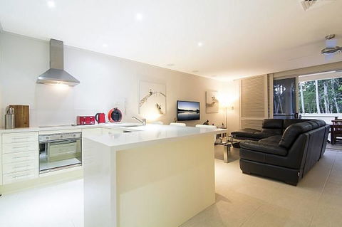 Whispering Palms - Hotel Accommodation 2