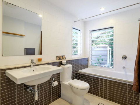 Whispering Trees - Hotel Accommodation 0