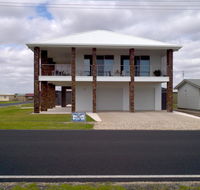 White Caps BB Apartment - Hotel Accommodation