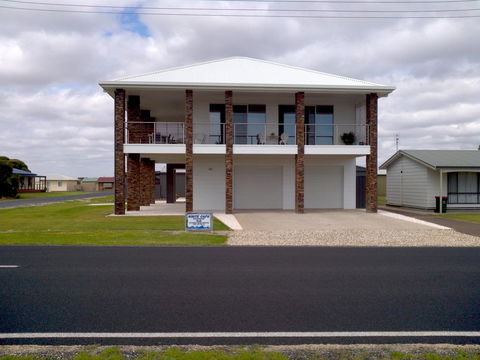 White Caps B&B Apartment - Hotel Accommodation 0