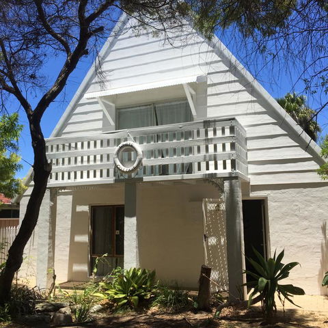 White Cottage - Hotel Accommodation 3