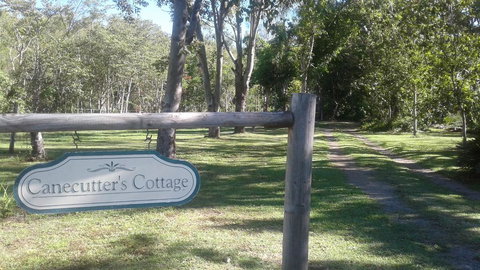 Whitsunday Cane Cutters Cottage - Hotel Accommodation 1