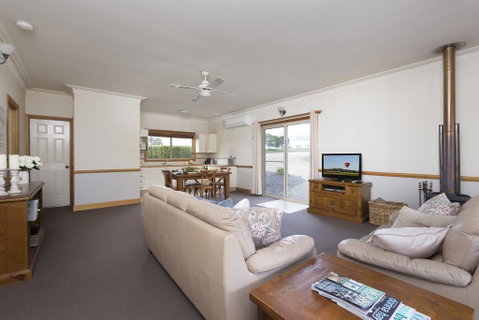 Windsors Edge Cottage Pokolbin - Hotel Accommodation 3