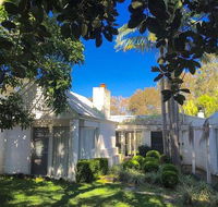 Wisteria Cottage on the Lagoon/Beach - Hotel Accommodation