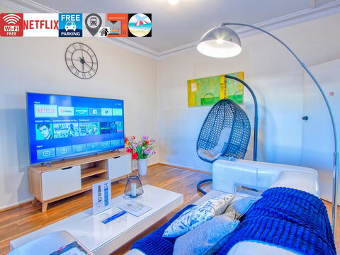 Wollongong Station Holiday House With Wi-Fi,75 Inch TV, Netflix,Parking,Beach - Hotel Accommodation 0