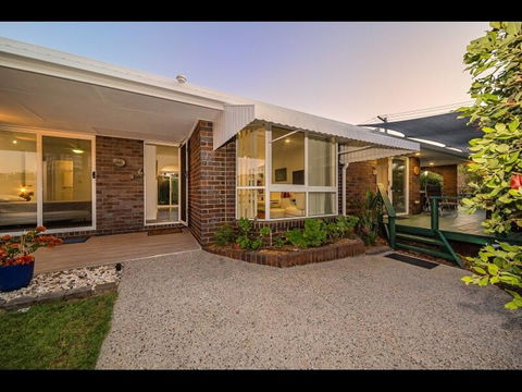 Woorim Secluded Palms Cottage - Hotel Accommodation 0
