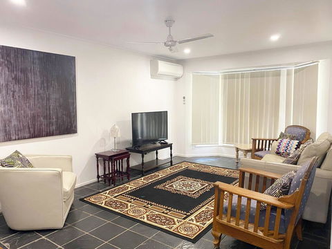 Woorim Secluded Palms Cottage - Hotel Accommodation 2