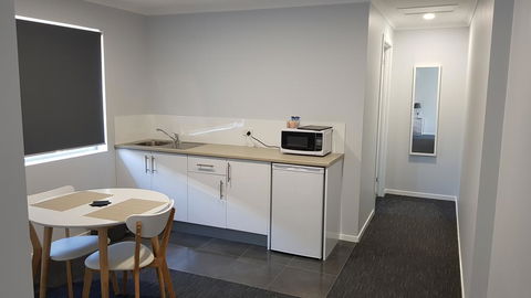 Wynnum Anchor Motel - Hotel Accommodation 3
