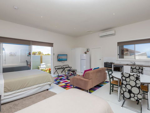 Wytonia Cabana - Hotel Accommodation 1
