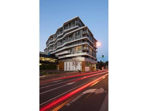 Yarra River Luxury 1BD Apartment - Hotel Accommodation 2