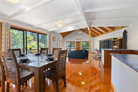 YARRABEE - The Perfect Getaway! - Hotel Accommodation 0