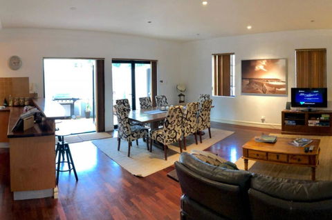 Zero Contact Private CBD-Social-Chillout-Oasis With Outdoors For You & Friends - Hotel Accommodation 0