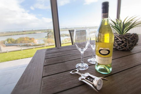 Serenity And Sweeping Murray River Views - Hotel Accommodation 2