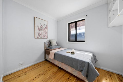 4 Bedroom Cozy House 20mins City 15mins Airport - Hotel Accommodation 2