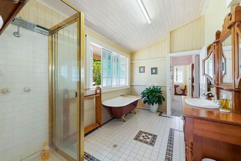 A Charming Queenslander - Hotel Accommodation 3