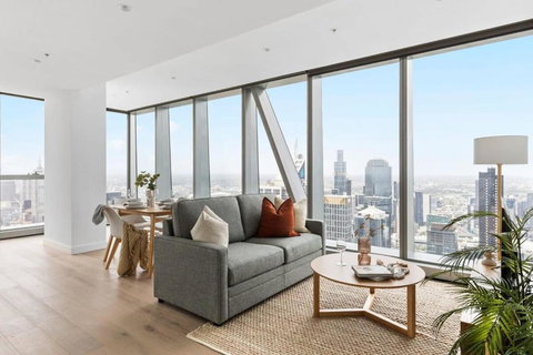 A Chic 2BR Apt With Panoramic Views FREE Parking - Hotel Accommodation 1