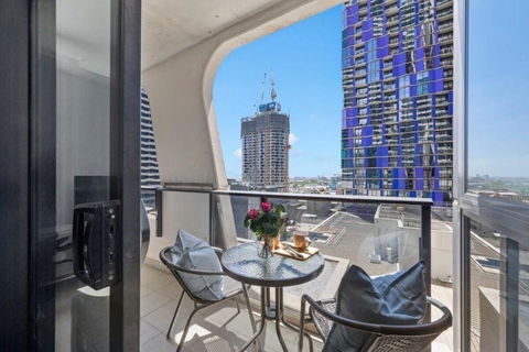 A Cozy 2BR Apt Next To Queen Victoria Market & Melbourne Central With City Views - Hotel Accommodation 0