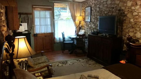 A La Folly Too The Old Workshop - Hotel Accommodation 0