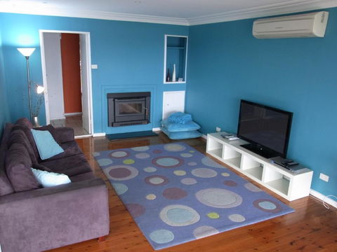 A LAKEHOUSE ESCAPE - A Waterfront Reserve On Shores Of Lake Macquarie - Hotel Accommodation 4
